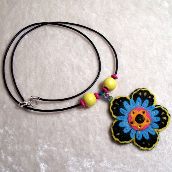 Yellow & Blue Multi-Coloured Flower Felt Necklace - Click Image to Close