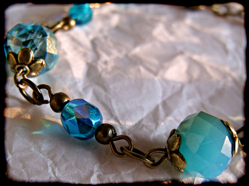 Blue Faceted Crystal Bead & Bronze Bracelet - Click Image to Close