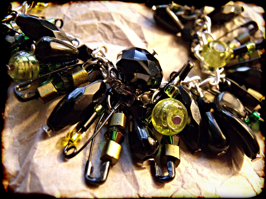 Black Safety Pins, Green Beaded Charm Bracelet - Click Image to Close