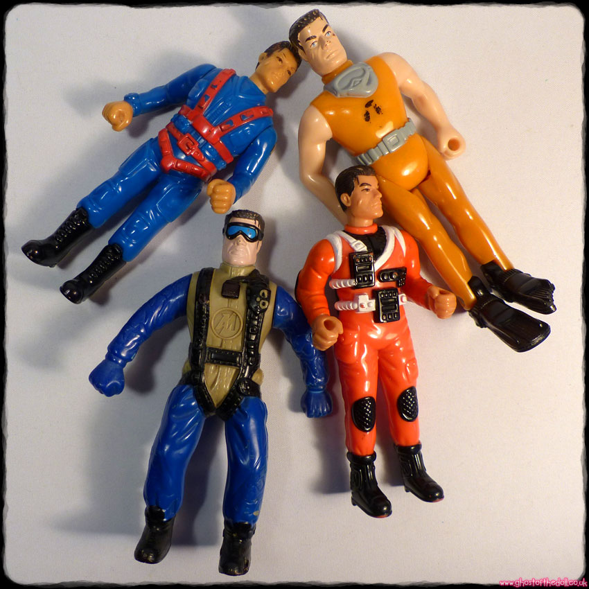 ACTION MAN: 4 Poseable 4" Action Figures + FREE BADGE! (Hasbro/McDonalds 1999 2000) - Click Image to Close