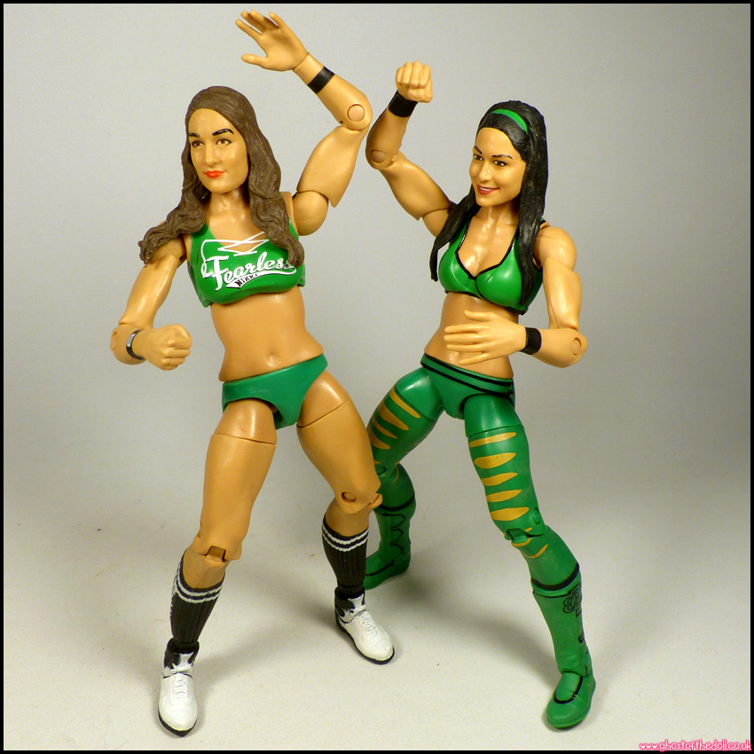 WWE Battle Pack #38 BELLA TWINS Nikki & Brie Action Figures (Mattel 2015)